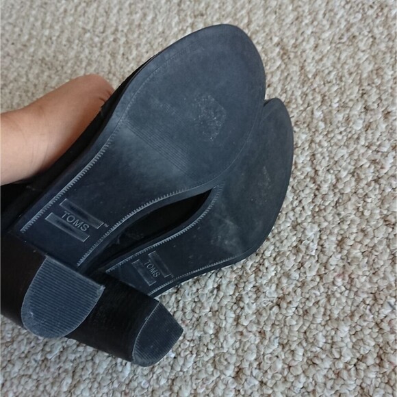 Toms black suede booties size 7 - Picture 11 of 12